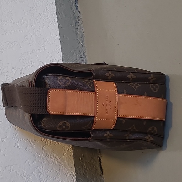 Authentic LOUIS VUITTON Navaiglio - Picture 3 of 17